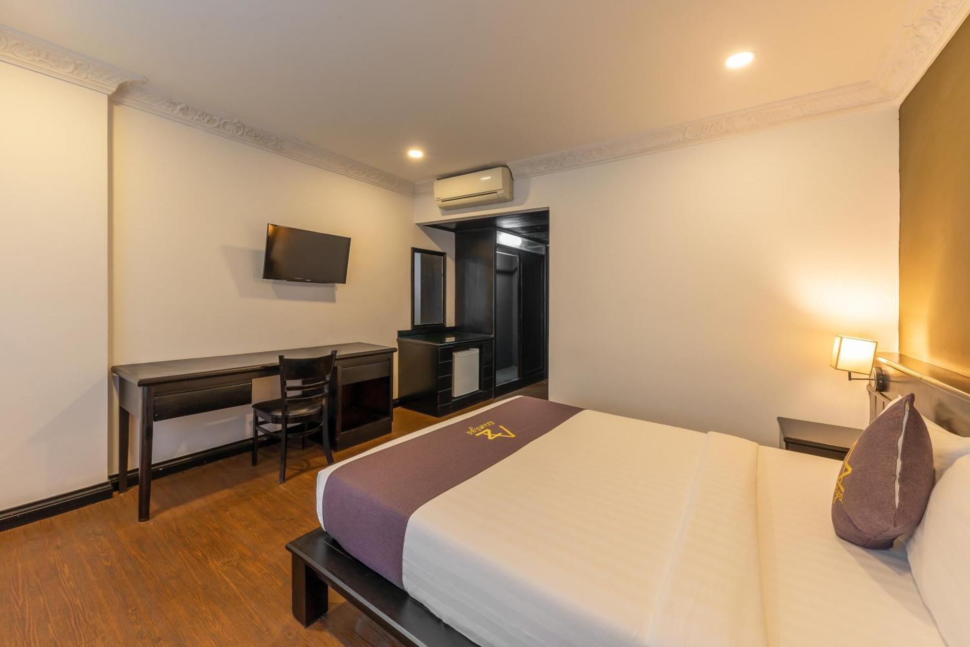 Azumaya Hotel Phnom Penh Exterior photo